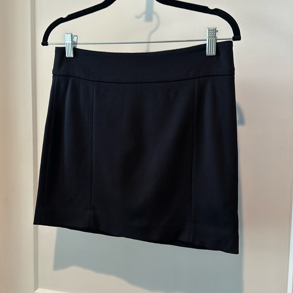 Like New White House Black Marker Stretchy Black Mini Skirt Size XS